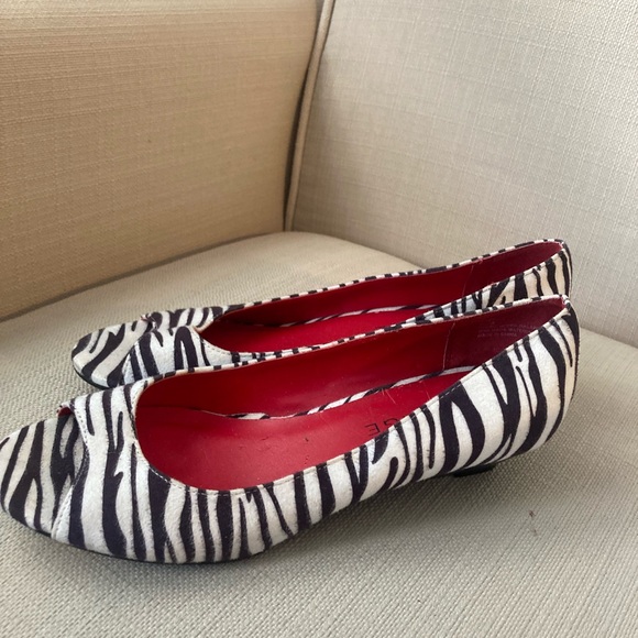 Ladies Size 7 1/2 Rampage open toe  small heel or wedge like - Picture 9 of 9